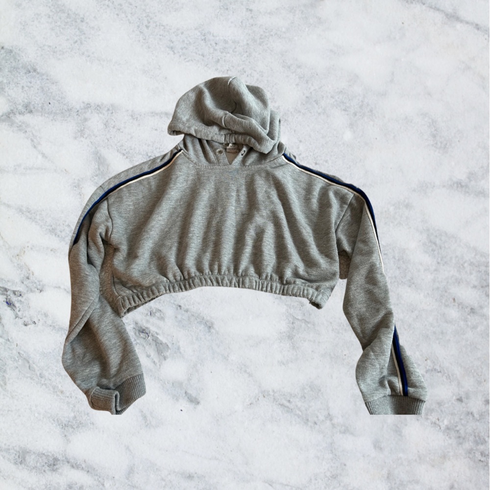 grey cropped to sweater hoodie